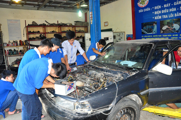 Học nghề sửa chữa ô tô tại trường dạy nghề Thanh Xuân