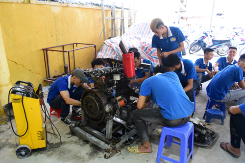 đào tạo nghề sửa chữa ô tô tại dạy nghề thanh xuân - 83 triều khúc